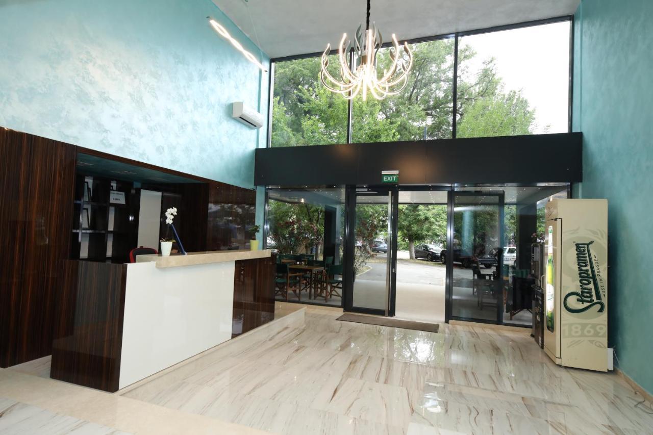 Hotel Delfin Mamaia Kültér fotó