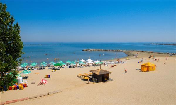 Hotel Delfin Mamaia Kültér fotó