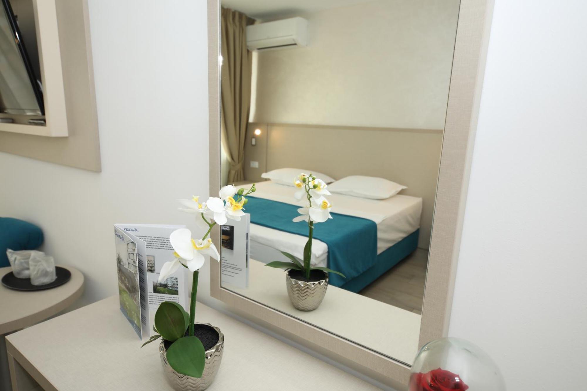 Hotel Delfin Mamaia Kültér fotó